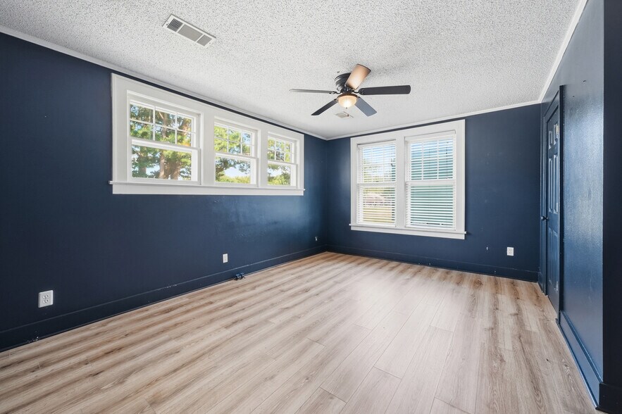 More Photos Of 2405 Prince St, Conway Office For Sale