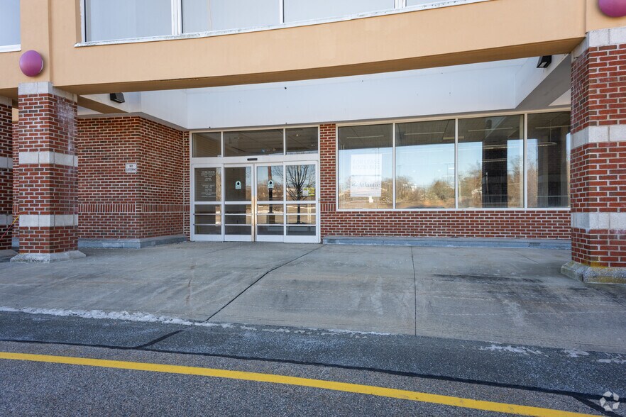 More Photos Of 128 Boston Post Rd, Waterford Supermarket For Lease