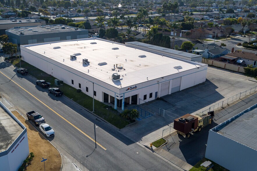More Photos Of 15881 Chemical Ln, Huntington Beach Warehouse For Sale