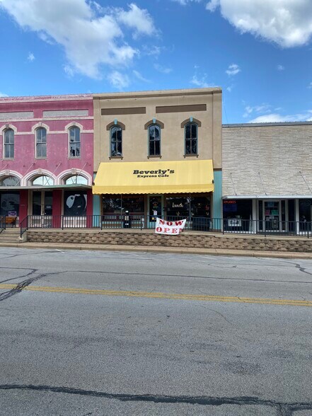 Primary Photo Of 121 S Henderson St, Rusk Restaurant For Sale