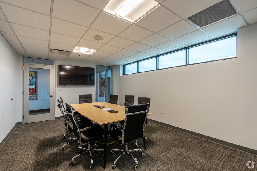 More Photos Of 4229 North FM 620, Austin Flex For Lease