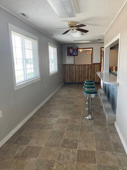 More Photos Of 101 Howard St, Stratton Restaurant For Sale