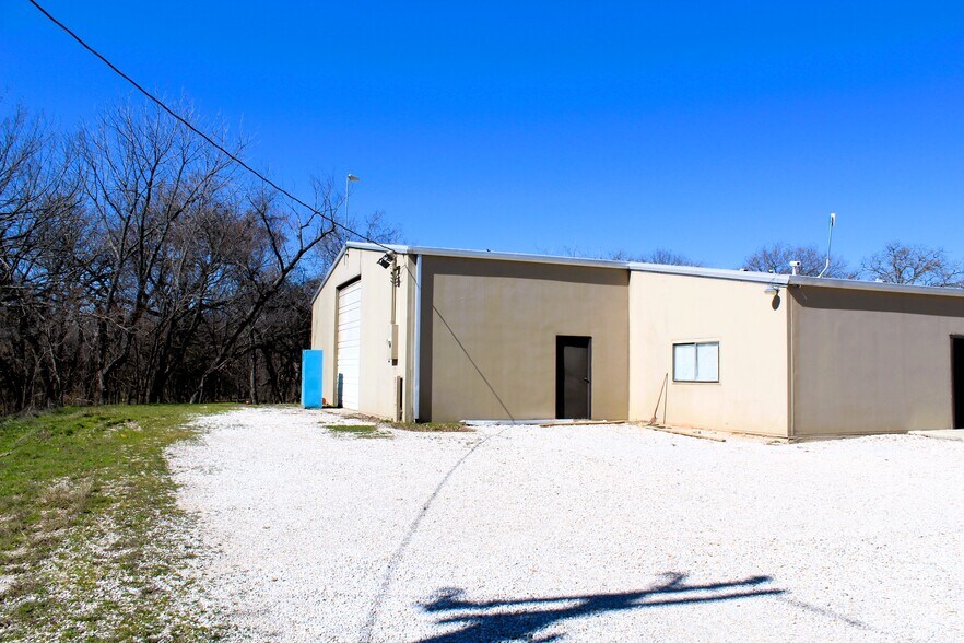 More Photos Of 1810 Barnett Dr, Weatherford Warehouse For Lease
