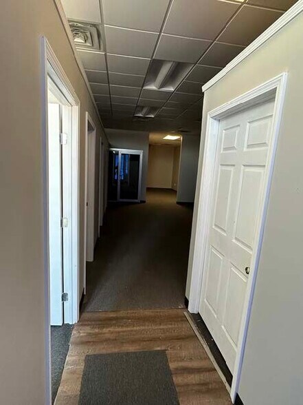 More Photos Of 121 Express Ln, Lansing Storefront Retail Office For Lease