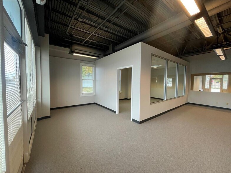 More Photos Of 206 SW 8th St, Bentonville Apartments For Lease