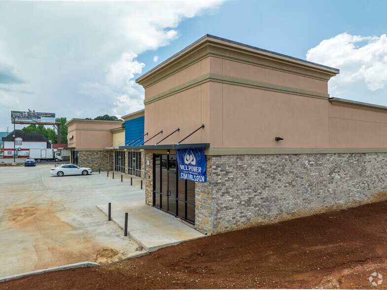 More Photos Of 5095 Moores Mill Rd, Huntsville General Retail For Lease