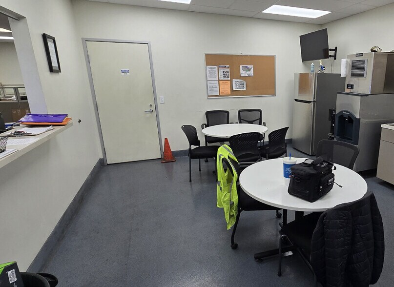 More Photos Of 2700 S 52nd Ave, Phoenix Truck Terminal For Lease