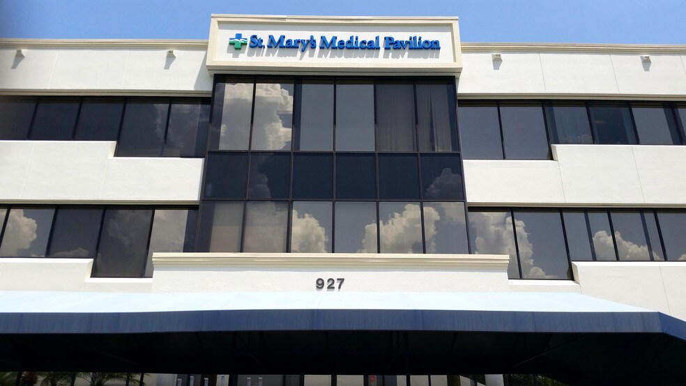 More Photos Of 927 45th St, West Palm Beach Medical For Lease