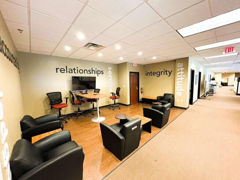 More Photos Of 9420-9450 Manchester Rd, Saint Louis Storefront Retail Office For Lease