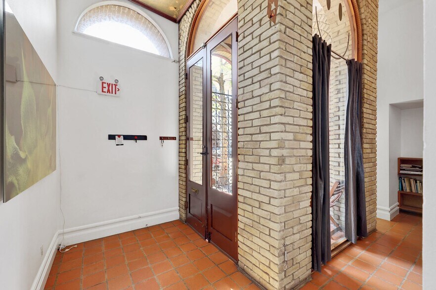 More Photos Of 410 E 6th St, Austin Loft Creative Space For Lease