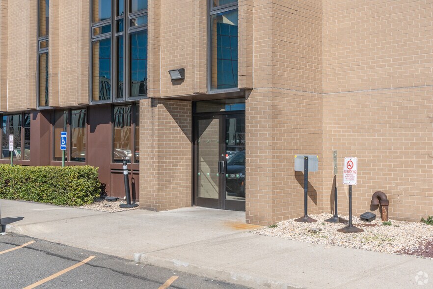 More Photos Of 300 Garden City Plz, Garden City Office For Lease