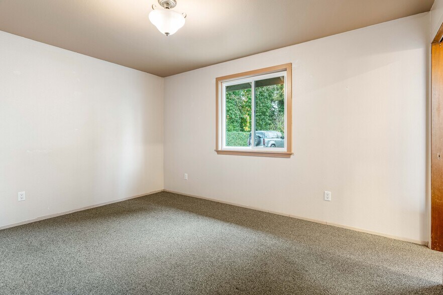 More Photos Of 712 Avenue D, Snohomish Storefront Retail Office For Sale