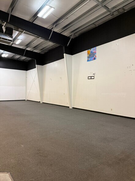 More Photos Of 318 Taxiway Dr, Annville Freestanding For Lease