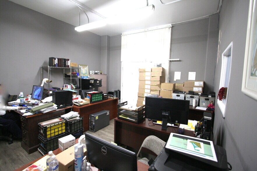 More Photos Of 1722 Santee St, Los Angeles Warehouse For Lease