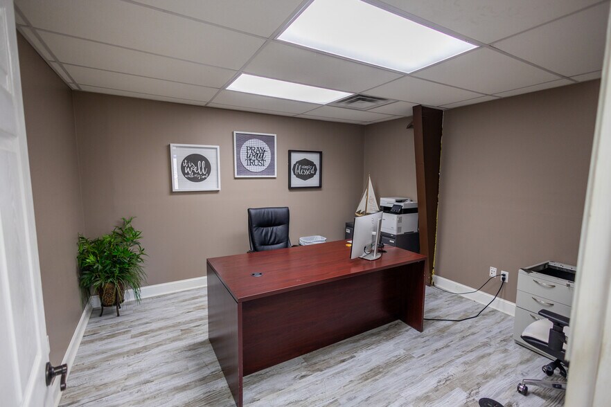 More Photos Of 252 Commerce Dr, Tompkinsville Warehouse For Sale