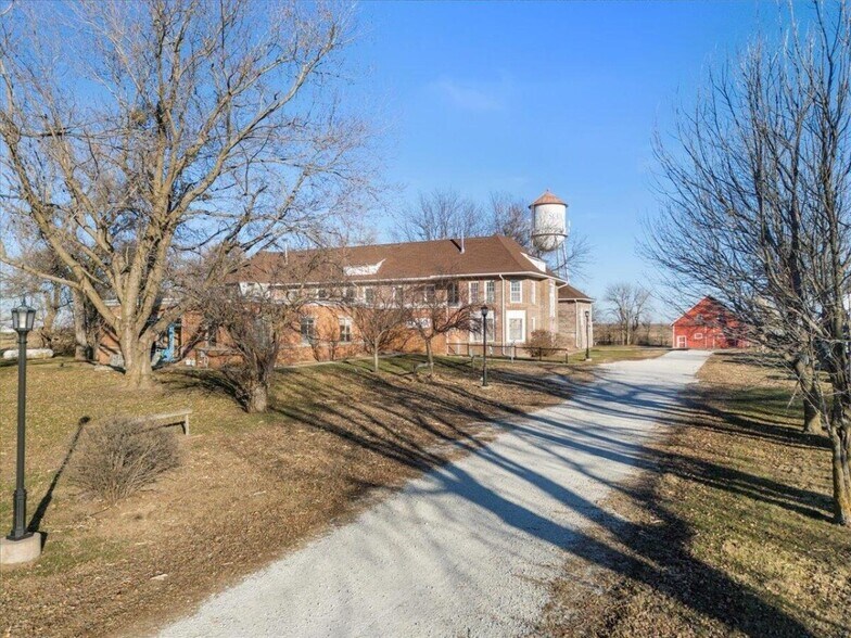 More Photos Of 21551 270th St, Mc Clelland Office For Sale