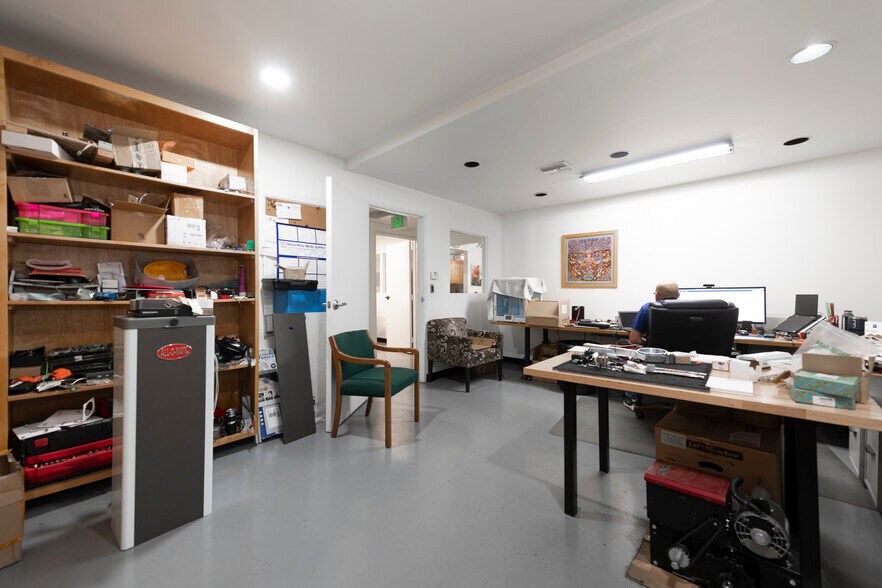 More Photos Of 7820 Gloria Ave, Van Nuys Warehouse For Sale