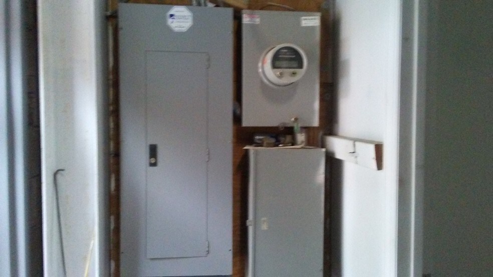 More Photos Of 219 Bond St, Brooklyn Warehouse For Lease