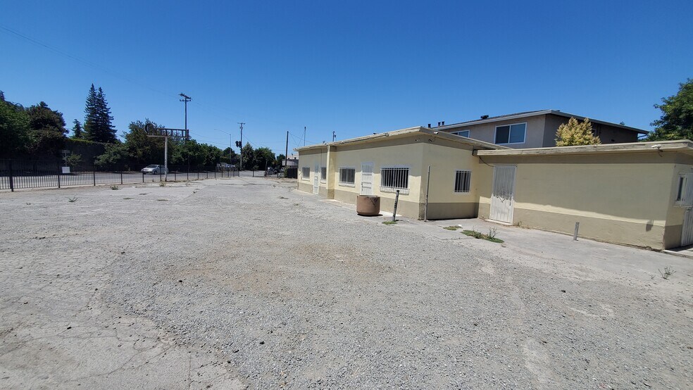 More Photos Of 1475 E Bayshore Rd, East Palo Alto Flex For Lease