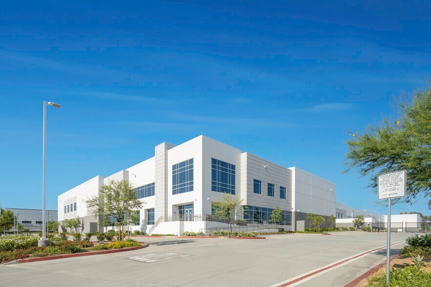 More Photos Of 19972 Patterson Ave, Perris Distribution For Lease