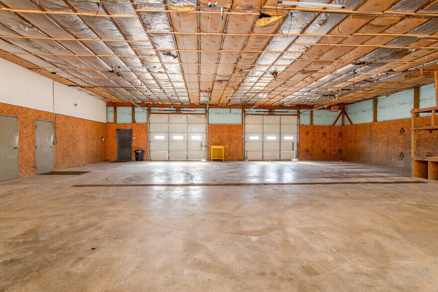 More Photos Of 5087 N Michigan Rd, Saginaw Flex For Sale