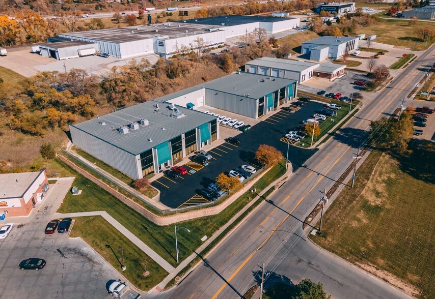 More Photos Of 5810-5852 F St, Omaha Warehouse For Lease