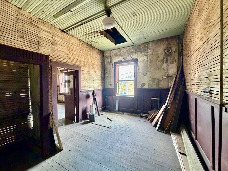 More Photos Of 100 S Main St, Yazoo City Flex For Sale