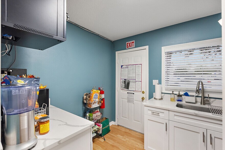 More Photos Of 4100 Central Ave, Saint Petersburg Office For Sale