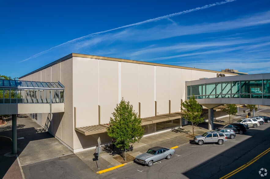 More Photos Of 305 Liberty St NE, Salem Department Store For Lease