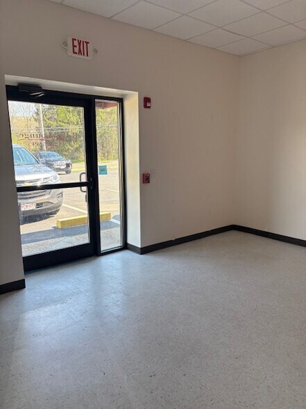 More Photos Of 197 West St, Ware General Retail For Lease