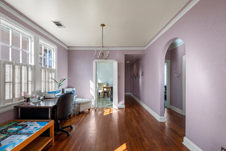 More Photos Of 405 N Causeway Blvd, Metairie Freestanding For Sale