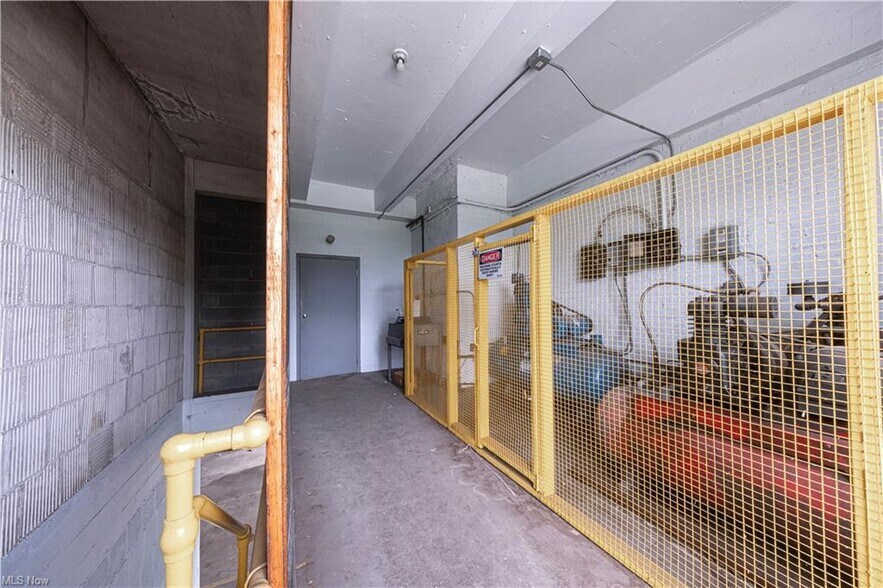 More Photos Of 1439 Sunset Blvd, Steubenville Light Manufacturing For Sale
