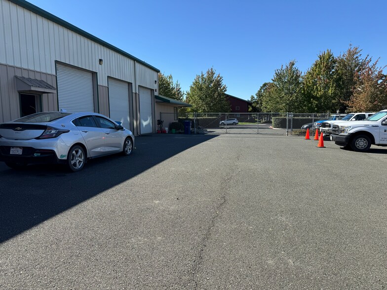 More Photos Of 321 Blodgett St, Cotati Warehouse For Lease