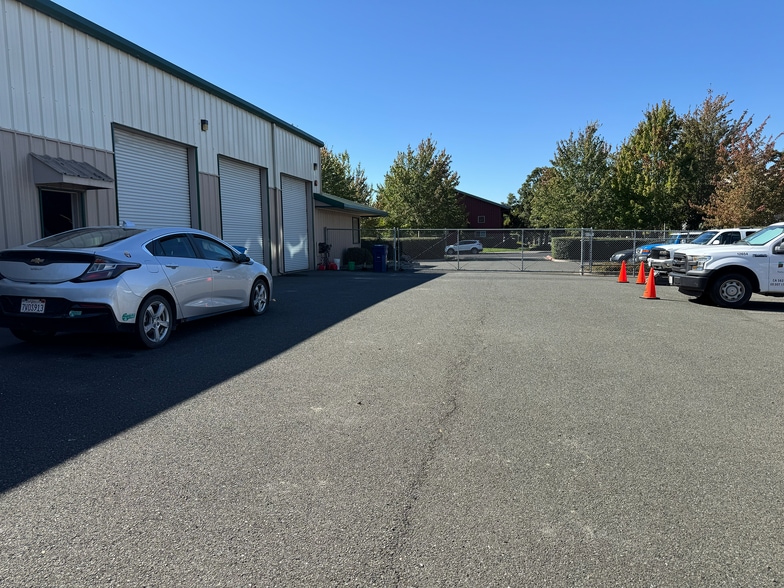 More Photos Of 321 Blodgett St, Cotati Warehouse For Sale