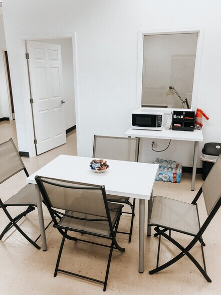 More Photos Of 8120-8144 Flannery Ct, Manassas Warehouse For Lease