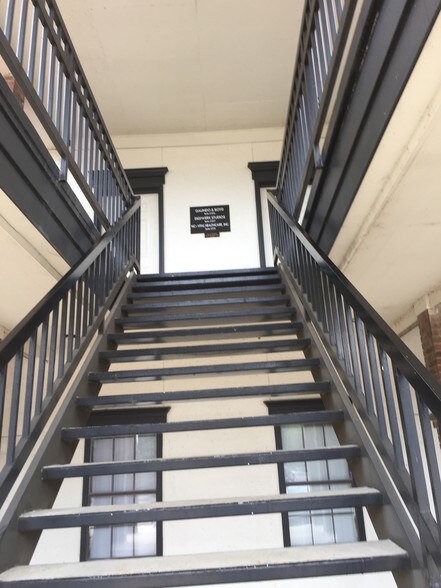 More Photos Of 337 Oaks Trl, Garland Office For Lease