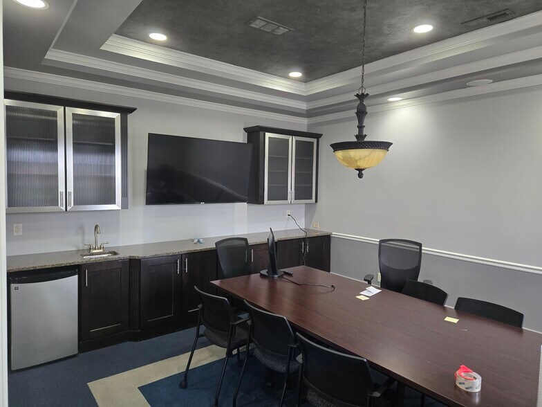 More Photos Of 4837 Rialto Rd, West Chester Loft Creative Space For Lease