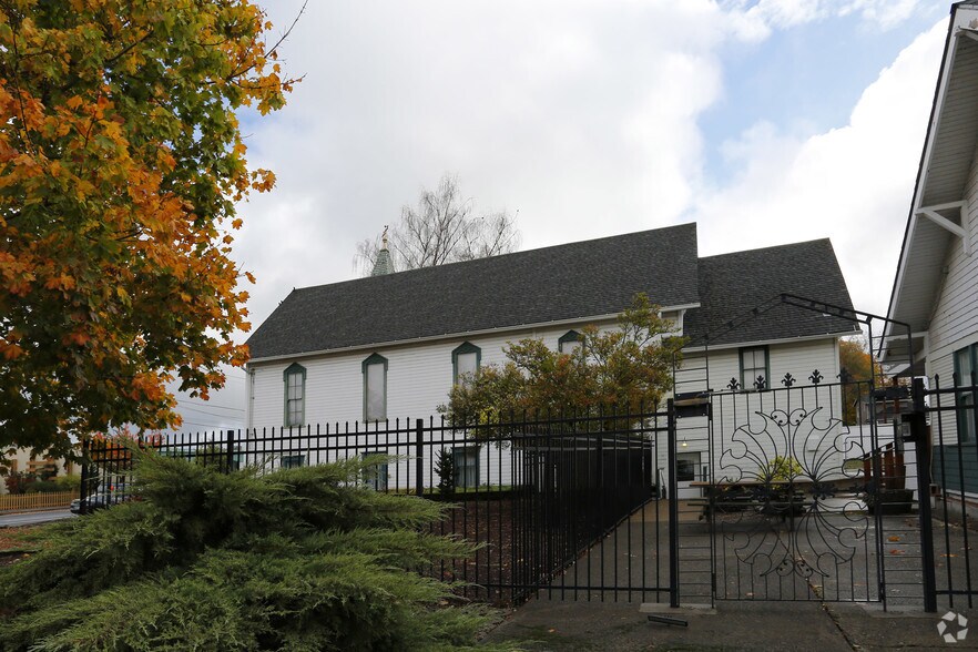 More Photos Of 300 E Main St, Molalla Religious Facility For Sale