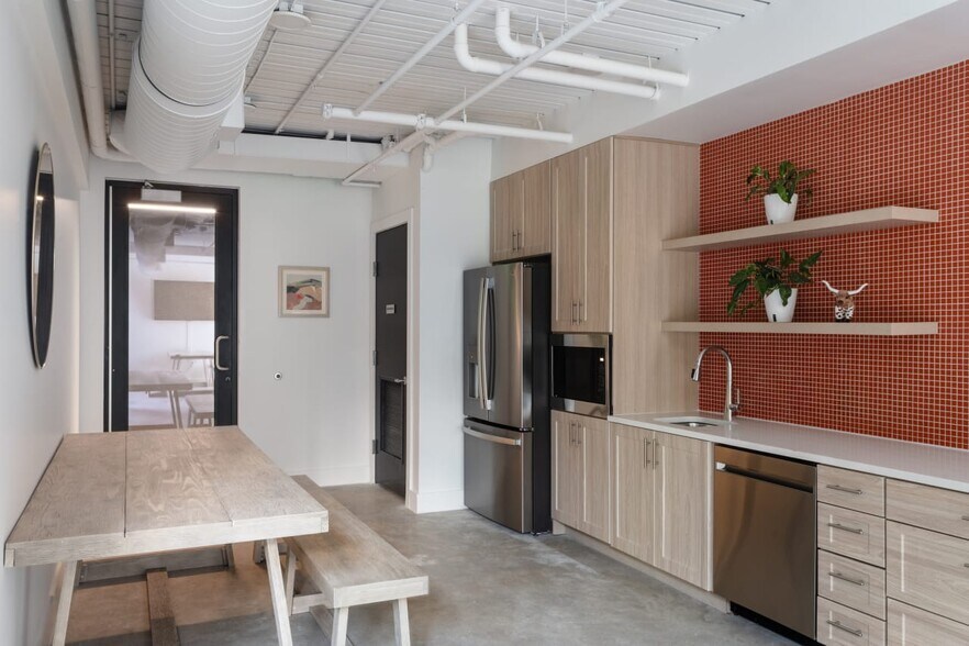 More Photos Of 1812 E 6th St, Austin Hospitality For Sale