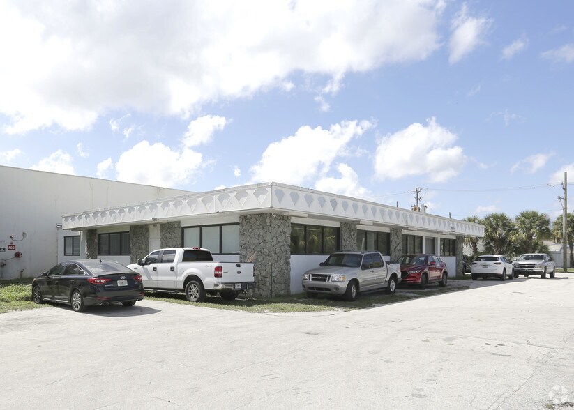 More Photos Of 4400 NW 135th St, Opa Locka Warehouse For Lease