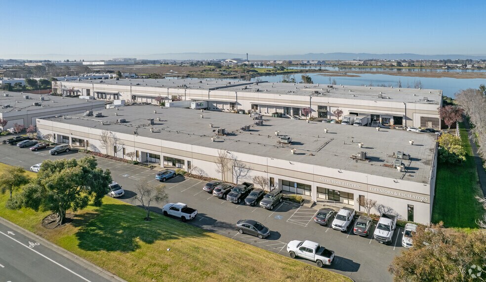 More Photos Of 7303 Edgewater Dr, Oakland Flex For Lease