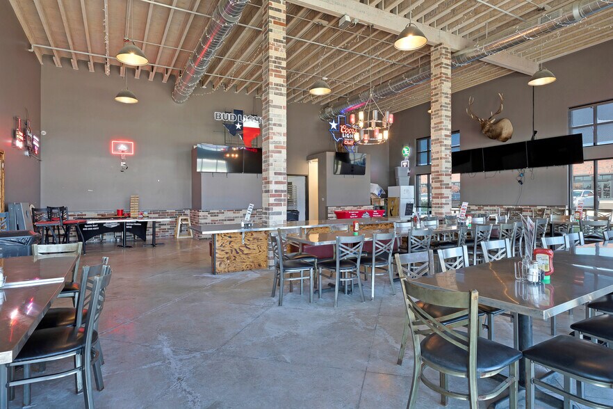 More Photos Of 7609 Hillside Rd, Amarillo Freestanding For Lease