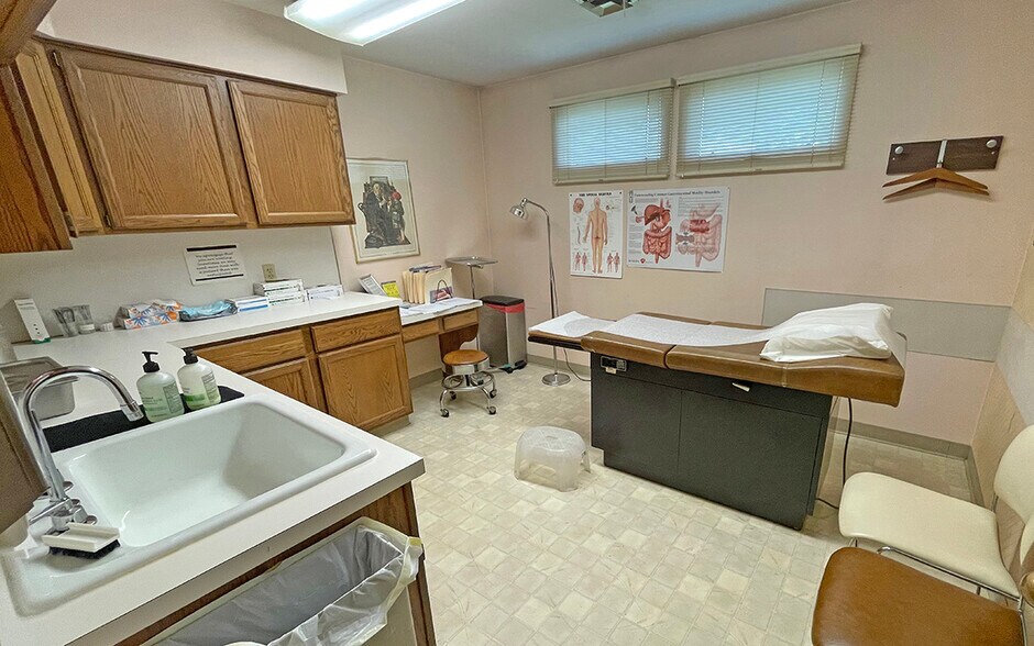 More Photos Of 875-899 S Arlington Ave, Harrisburg Office For Sale