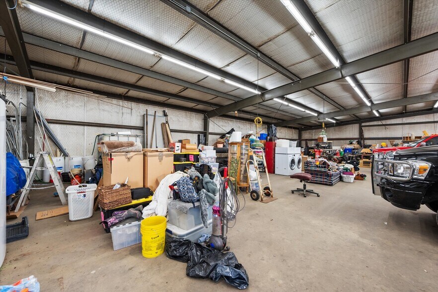 More Photos Of 613 2nd St, Kerens Light Manufacturing For Sale