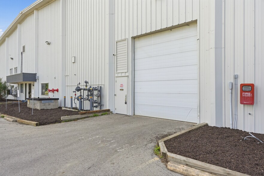 More Photos Of 6040 Progress St, Niagara Falls Warehouse For Lease