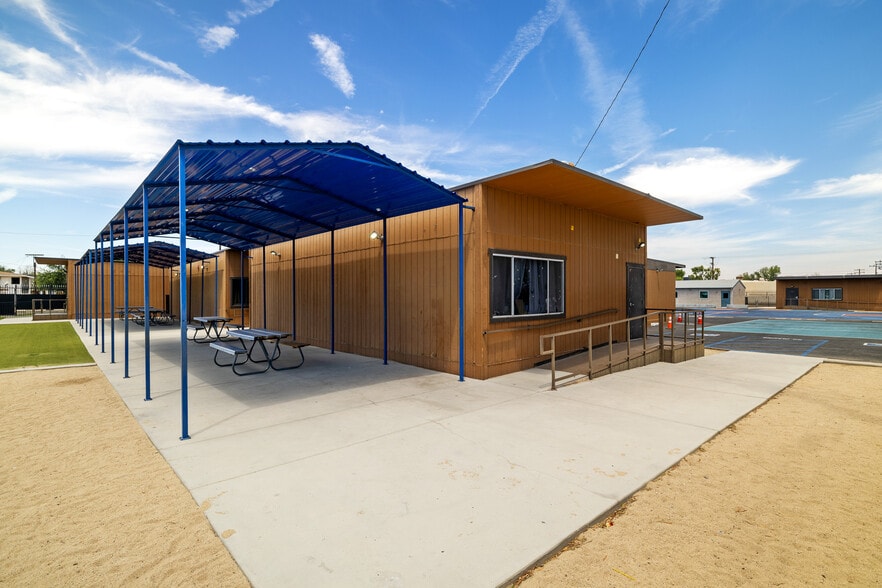 More Photos Of 44339 Beech Ave, Lancaster Schools For Lease