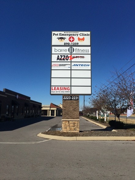 More Photos Of 2231 NW Broad St, Murfreesboro Showroom For Lease