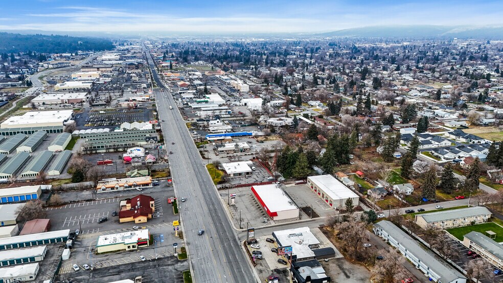 More Photos Of 11211 E Sprague Ave, Spokane Valley Storefront For Sale