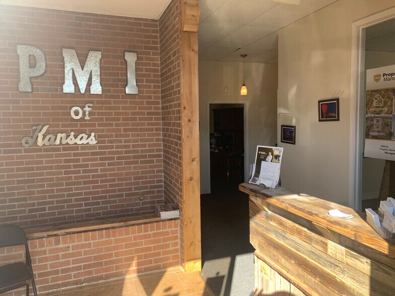 More Photos Of 3100-3102 S 24th St, Kansas City Storefront Retail Office For Lease