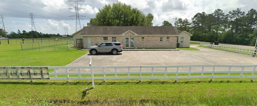 More Photos Of 1115 Dickinson Ave, Dickinson Veterinarian Kennel For Sale